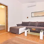 בית נופש With Sea View I